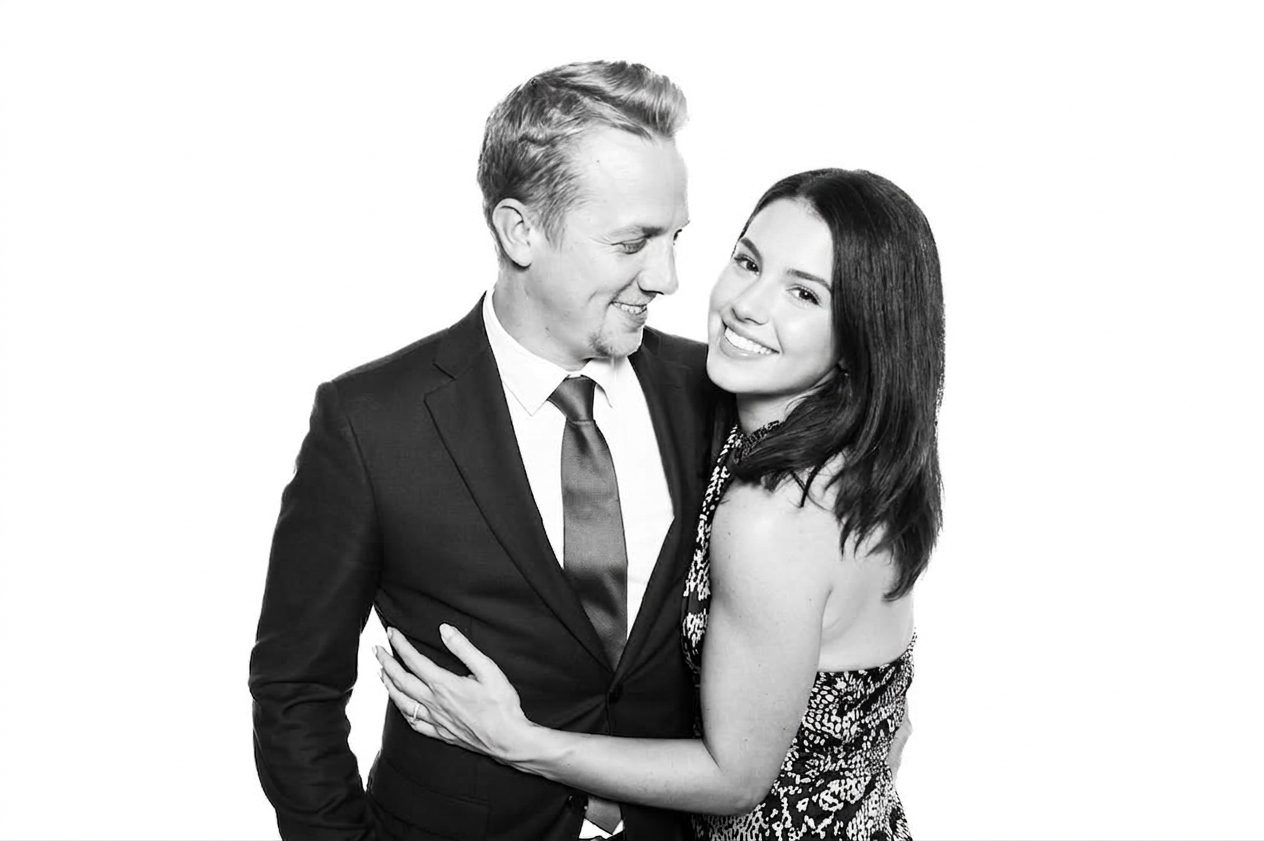 Retrato en blanco y negro de pareja editorial